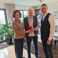 Foto: Birte Bode und Christoph Böck zu Besuch bei Manfred Anders (Mitte)
